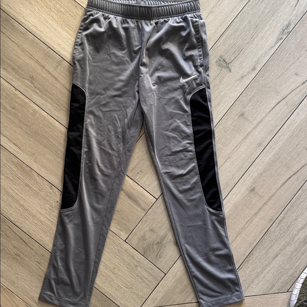 Nike Gray boys jogger Pants size L